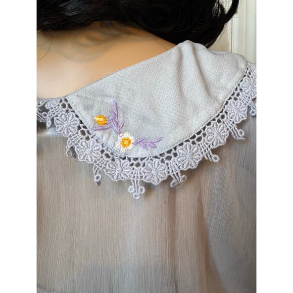 Kimchi Blue Frenchie Sheer Purple Crop Blouse smocked floral embrodidery size M - Picture 8 of 11